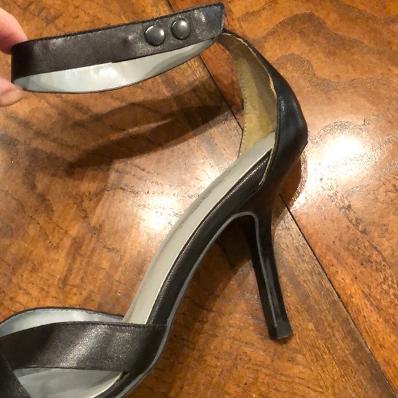 BCBG Girls heels pointy toes black leather Sz 6.5 - Picture 4 of 8